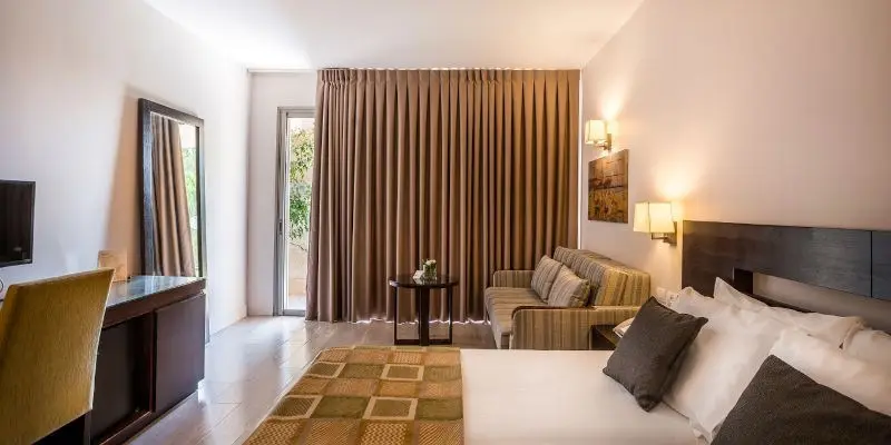 Lavi Hotel