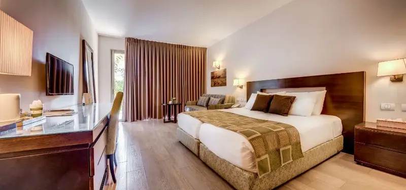 Lavi Hotel