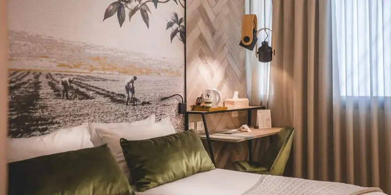 Lavi Hotel